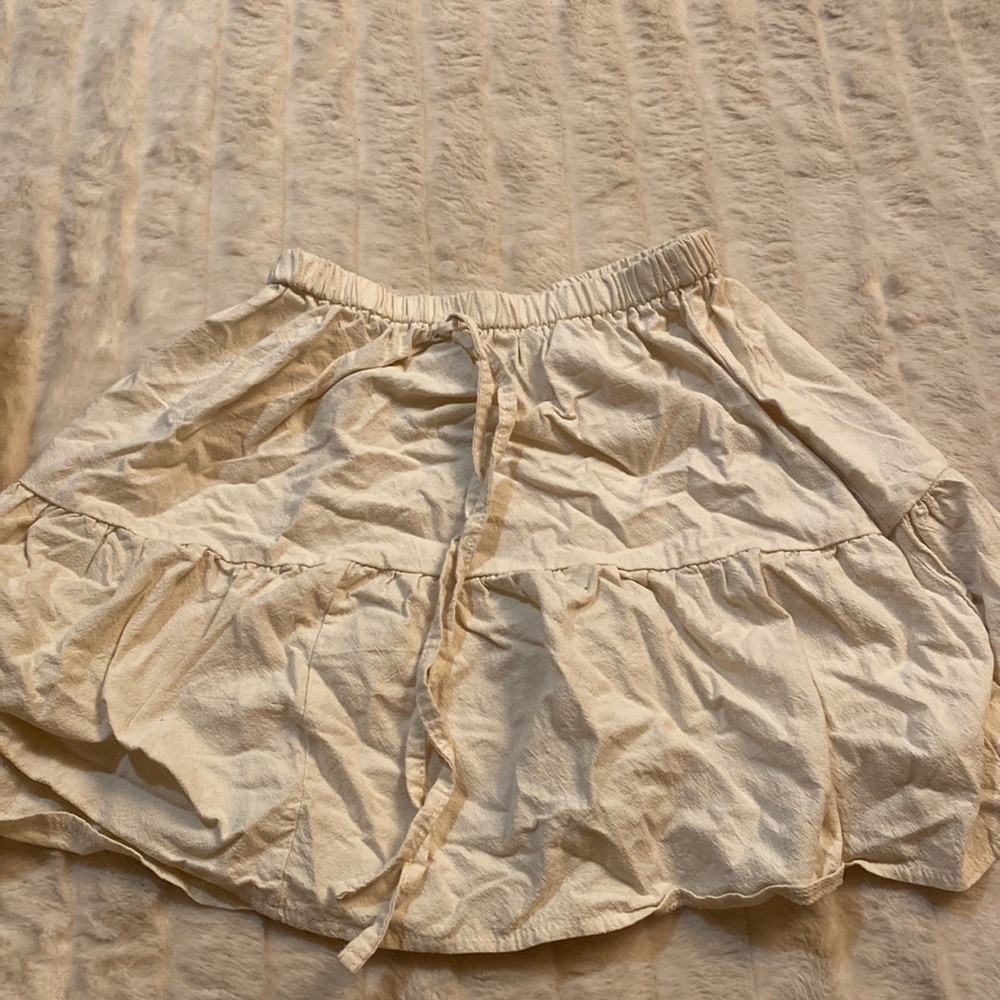 Women’s cream mini skirt size small
